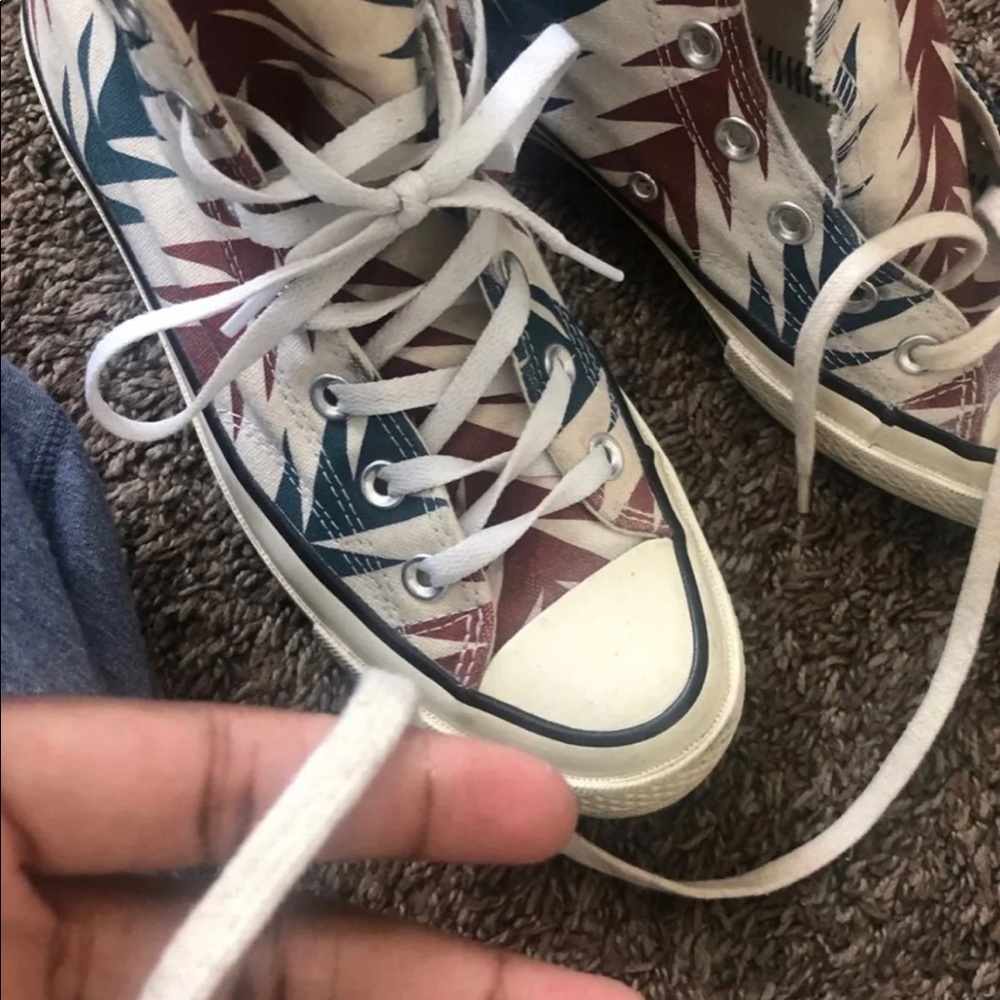 Glossy converse - Picture 3 of 5
